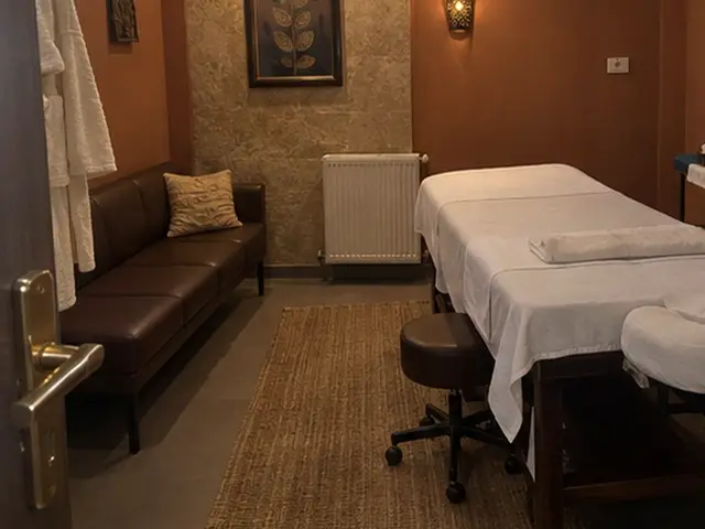 Deri kanepeli, halılı masaj odası — Kazlıçeşme, Masaj Salonun